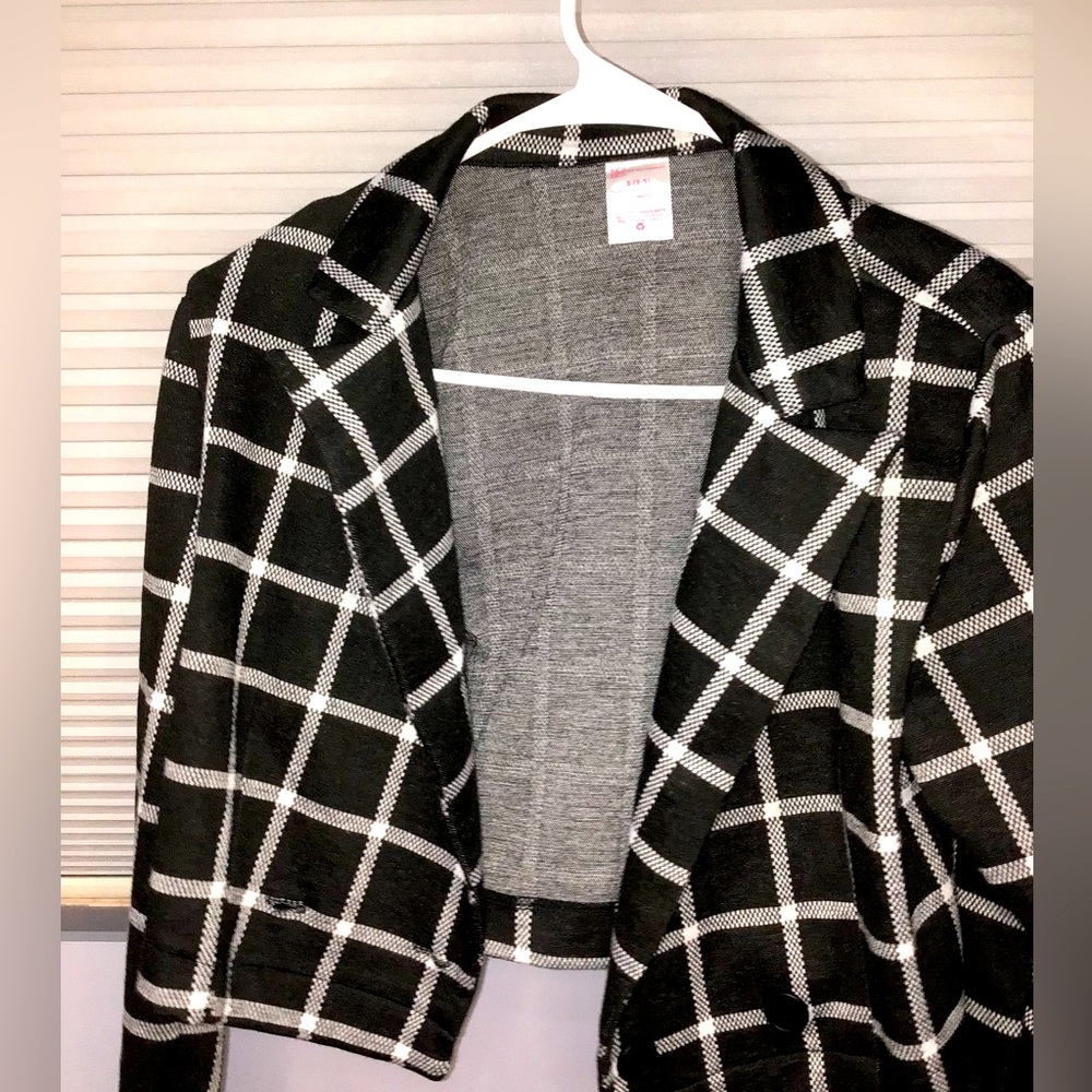 Selling kids 10/11 sweater for $10 from No Boundaries